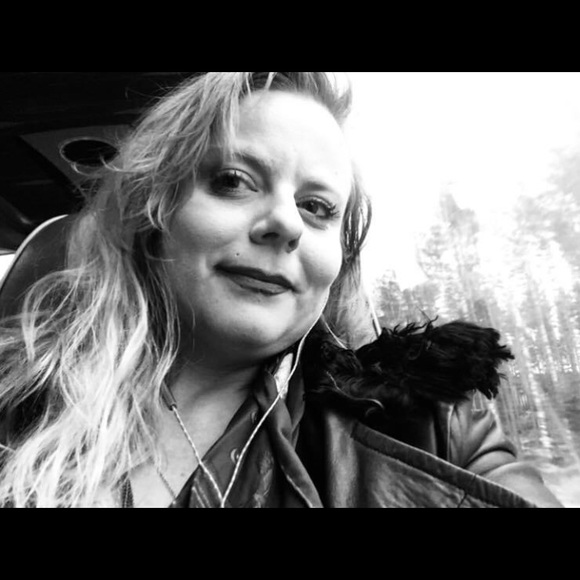 Meet your Posher, Sylvia - Picture 3 of 4